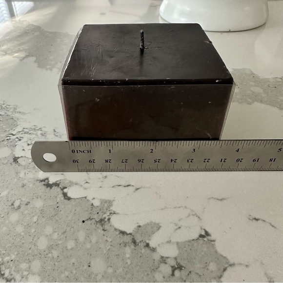 Donna Karan Black Cashmere Square Candle - Picture 3 of 14